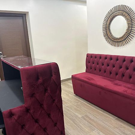 Hostal “ Infantas” Madrid Luaran gambar