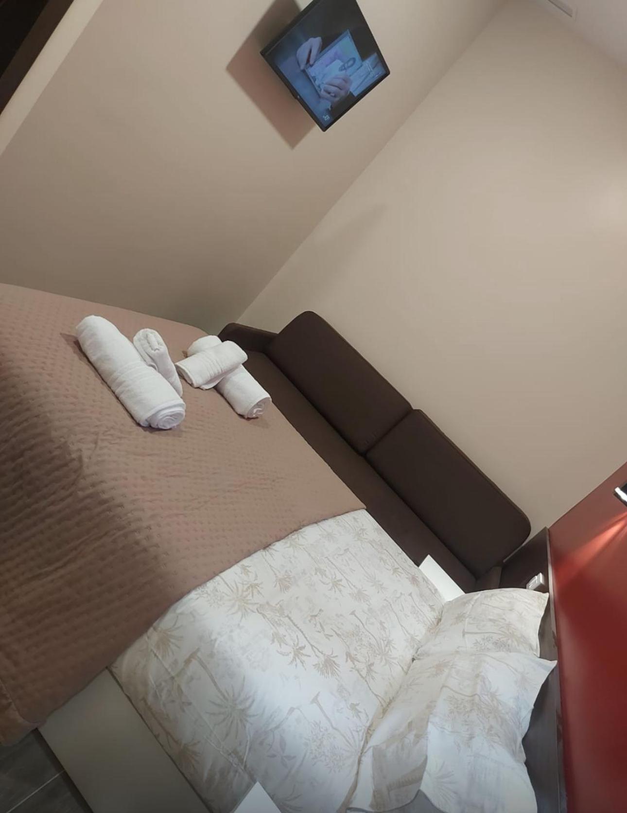 Hostal “ Infantas” Madrid Luaran gambar