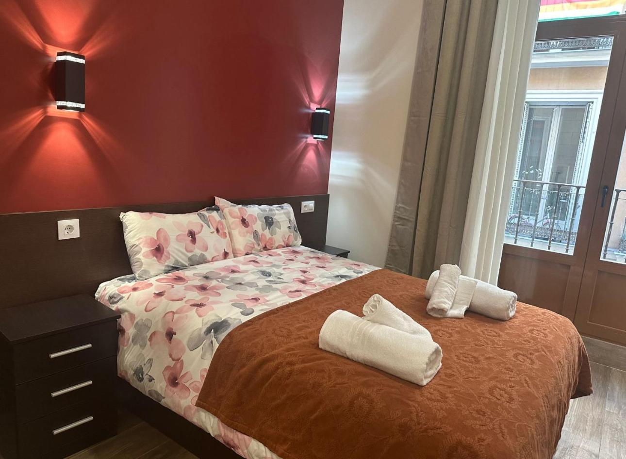 Hostal “ Infantas” Madrid Luaran gambar