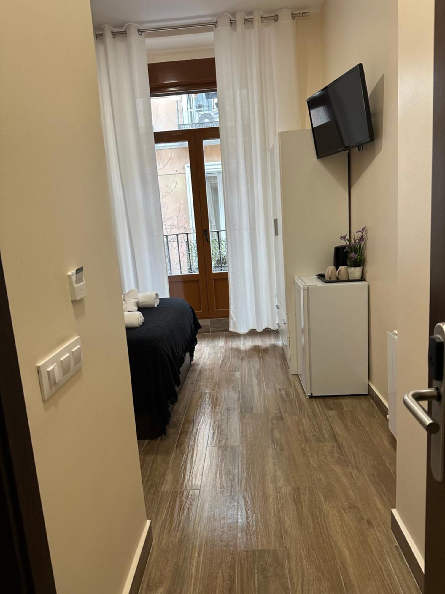 Hostal “ Infantas” Madrid Luaran gambar