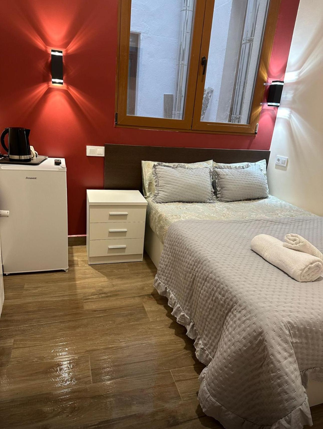 Hostal “ Infantas” Madrid Luaran gambar